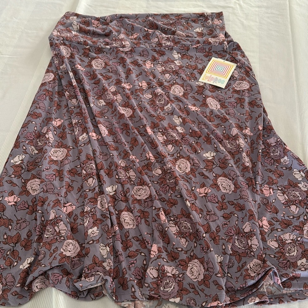🍁HOST PICK 🍁Lularoe “Azure” skirt mauve & purple muted  flower pattern